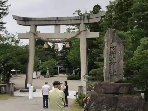 越中一宮 髙瀬神社の鳥居