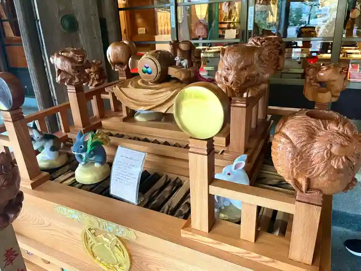 越中一宮 髙瀬神社の{uncategorized: "未分類", other: "その他", undefined: "問題あり", building: "その他建物", grave: "お墓", sacred_gate: "鳥居", guardian: "狛犬", statue: "像", buddha: "仏像", history: "歴史", nature: "自然", garden: "庭園", animal: "動物", pagoda: "塔", temizu: "手水舎", mountain_gate: "山門・神門", sanctuary: "本殿・本堂", subordinate: "末社・摂社", art: "芸術", scenery: "景色", jizo: "地蔵", ema: "絵馬", goshuin: "御朱印", omikuji: "おみくじ", items: "授与品その他", amulet: "お守り", goshuincho: "御朱印帳", eats: "食事", festival: "お祭り", votive_dance: "神楽", shichigosan: "七五三参", wedding: "結婚式", experience: "体験その他", initially: "初詣", around: "周辺", anti_infection: "感染症対策"}