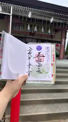 三社神社の{uncategorized: "未分類", other: "その他", undefined: "問題あり", building: "その他建物", grave: "お墓", sacred_gate: "鳥居", guardian: "狛犬", statue: "像", buddha: "仏像", history: "歴史", nature: "自然", garden: "庭園", animal: "動物", pagoda: "塔", temizu: "手水舎", mountain_gate: "山門・神門", sanctuary: "本殿・本堂", subordinate: "末社・摂社", art: "芸術", scenery: "景色", jizo: "地蔵", ema: "絵馬", goshuin: "御朱印", omikuji: "おみくじ", items: "授与品その他", amulet: "お守り", goshuincho: "御朱印帳", eats: "食事", festival: "お祭り", votive_dance: "神楽", shichigosan: "七五三参", wedding: "結婚式", experience: "体験その他", initially: "初詣", around: "周辺", anti_infection: "感染症対策"}