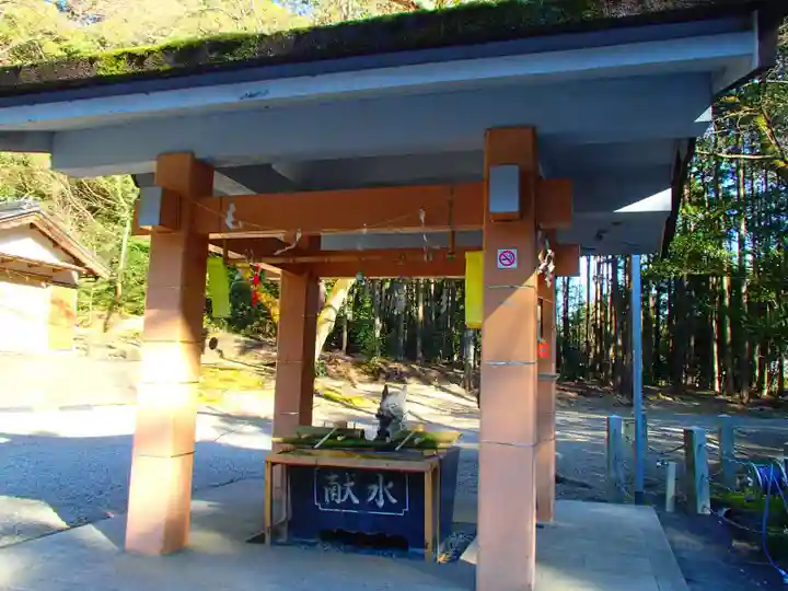 伊波乃西神社の手水舎