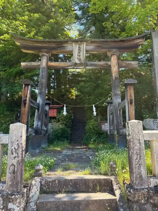 鬼無里神社の{uncategorized: "未分類", other: "その他", undefined: "問題あり", building: "その他建物", grave: "お墓", sacred_gate: "鳥居", guardian: "狛犬", statue: "像", buddha: "仏像", history: "歴史", nature: "自然", garden: "庭園", animal: "動物", pagoda: "塔", temizu: "手水舎", mountain_gate: "山門・神門", sanctuary: "本殿・本堂", subordinate: "末社・摂社", art: "芸術", scenery: "景色", jizo: "地蔵", ema: "絵馬", goshuin: "御朱印", omikuji: "おみくじ", items: "授与品その他", amulet: "お守り", goshuincho: "御朱印帳", eats: "食事", festival: "お祭り", votive_dance: "神楽", shichigosan: "七五三参", wedding: "結婚式", experience: "体験その他", initially: "初詣", around: "周辺", anti_infection: "感染症対策"}