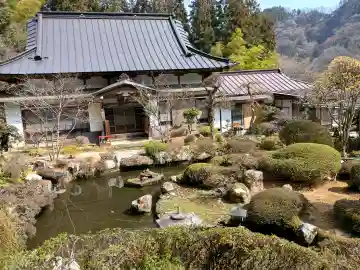 法雲寺の{uncategorized: "未分類", other: "その他", undefined: "問題あり", building: "その他建物", grave: "お墓", sacred_gate: "鳥居", guardian: "狛犬", statue: "像", buddha: "仏像", history: "歴史", nature: "自然", garden: "庭園", animal: "動物", pagoda: "塔", temizu: "手水舎", mountain_gate: "山門・神門", sanctuary: "本殿・本堂", subordinate: "末社・摂社", art: "芸術", scenery: "景色", jizo: "地蔵", ema: "絵馬", goshuin: "御朱印", omikuji: "おみくじ", items: "授与品その他", amulet: "お守り", goshuincho: "御朱印帳", eats: "食事", festival: "お祭り", votive_dance: "神楽", shichigosan: "七五三参", wedding: "結婚式", experience: "体験その他", initially: "初詣", around: "周辺", anti_infection: "感染症対策"}