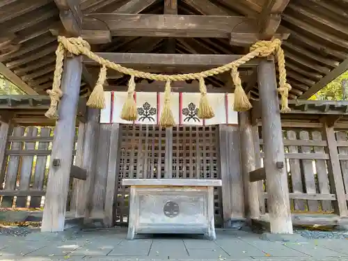 諏訪大社上社前宮の本殿・本堂