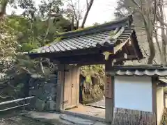 高山寺の山門