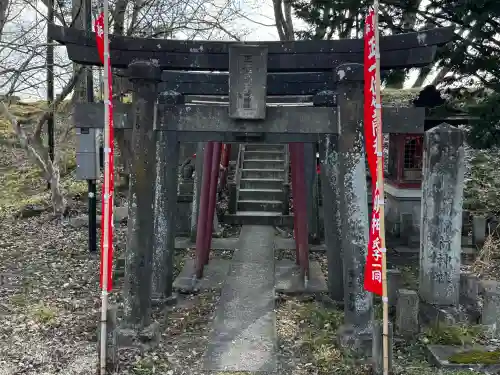 笠間稲荷神社の{uncategorized: "未分類", other: "その他", undefined: "問題あり", building: "その他建物", grave: "お墓", sacred_gate: "鳥居", guardian: "狛犬", statue: "像", buddha: "仏像", history: "歴史", nature: "自然", garden: "庭園", animal: "動物", pagoda: "塔", temizu: "手水舎", mountain_gate: "山門・神門", sanctuary: "本殿・本堂", subordinate: "末社・摂社", art: "芸術", scenery: "景色", jizo: "地蔵", ema: "絵馬", goshuin: "御朱印", omikuji: "おみくじ", items: "授与品その他", amulet: "お守り", goshuincho: "御朱印帳", eats: "食事", festival: "お祭り", votive_dance: "神楽", shichigosan: "七五三参", wedding: "結婚式", experience: "体験その他", initially: "初詣", around: "周辺", anti_infection: "感染症対策"}