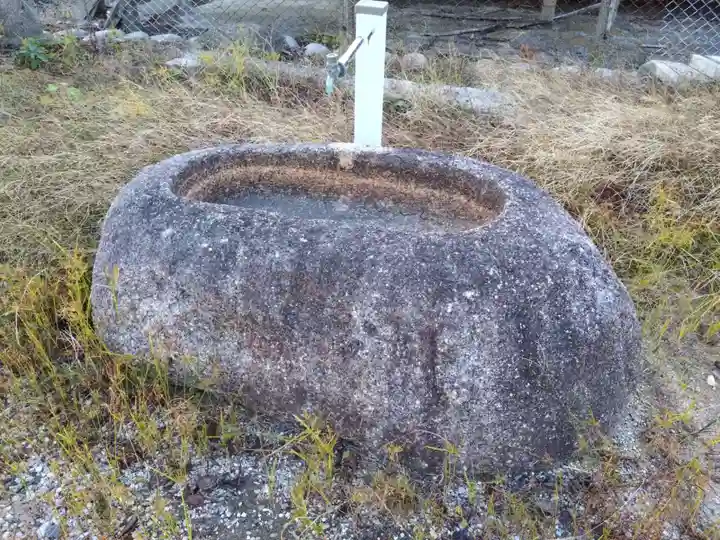 神明社の手水舎
