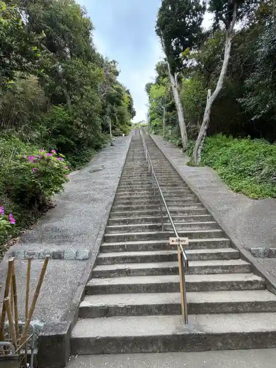 洲崎神社の{uncategorized: "未分類", other: "その他", undefined: "問題あり", building: "その他建物", grave: "お墓", sacred_gate: "鳥居", guardian: "狛犬", statue: "像", buddha: "仏像", history: "歴史", nature: "自然", garden: "庭園", animal: "動物", pagoda: "塔", temizu: "手水舎", mountain_gate: "山門・神門", sanctuary: "本殿・本堂", subordinate: "末社・摂社", art: "芸術", scenery: "景色", jizo: "地蔵", ema: "絵馬", goshuin: "御朱印", omikuji: "おみくじ", items: "授与品その他", amulet: "お守り", goshuincho: "御朱印帳", eats: "食事", festival: "お祭り", votive_dance: "神楽", shichigosan: "七五三参", wedding: "結婚式", experience: "体験その他", initially: "初詣", around: "周辺", anti_infection: "感染症対策"}