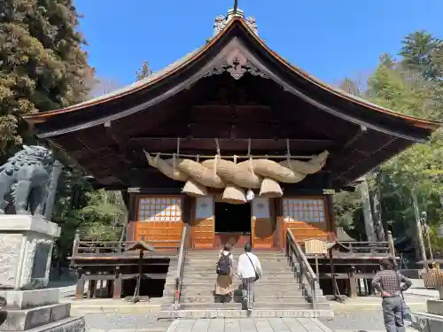 諏訪大社下社秋宮の{uncategorized: "未分類", other: "その他", undefined: "問題あり", building: "その他建物", grave: "お墓", sacred_gate: "鳥居", guardian: "狛犬", statue: "像", buddha: "仏像", history: "歴史", nature: "自然", garden: "庭園", animal: "動物", pagoda: "塔", temizu: "手水舎", mountain_gate: "山門・神門", sanctuary: "本殿・本堂", subordinate: "末社・摂社", art: "芸術", scenery: "景色", jizo: "地蔵", ema: "絵馬", goshuin: "御朱印", omikuji: "おみくじ", items: "授与品その他", amulet: "お守り", goshuincho: "御朱印帳", eats: "食事", festival: "お祭り", votive_dance: "神楽", shichigosan: "七五三参", wedding: "結婚式", experience: "体験その他", initially: "初詣", around: "周辺", anti_infection: "感染症対策"}