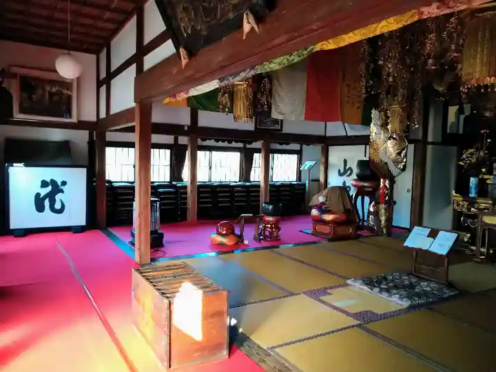 洞林寺の本殿・本堂