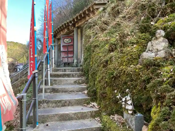 羅漢寺の{uncategorized: "未分類", other: "その他", undefined: "問題あり", building: "その他建物", grave: "お墓", sacred_gate: "鳥居", guardian: "狛犬", statue: "像", buddha: "仏像", history: "歴史", nature: "自然", garden: "庭園", animal: "動物", pagoda: "塔", temizu: "手水舎", mountain_gate: "山門・神門", sanctuary: "本殿・本堂", subordinate: "末社・摂社", art: "芸術", scenery: "景色", jizo: "地蔵", ema: "絵馬", goshuin: "御朱印", omikuji: "おみくじ", items: "授与品その他", amulet: "お守り", goshuincho: "御朱印帳", eats: "食事", festival: "お祭り", votive_dance: "神楽", shichigosan: "七五三参", wedding: "結婚式", experience: "体験その他", initially: "初詣", around: "周辺", anti_infection: "感染症対策"}