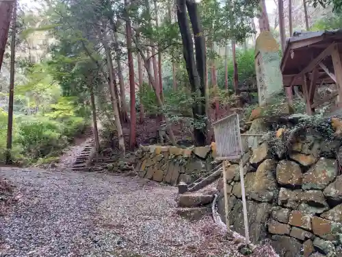 國狭槌神社の{uncategorized: "未分類", other: "その他", undefined: "問題あり", building: "その他建物", grave: "お墓", sacred_gate: "鳥居", guardian: "狛犬", statue: "像", buddha: "仏像", history: "歴史", nature: "自然", garden: "庭園", animal: "動物", pagoda: "塔", temizu: "手水舎", mountain_gate: "山門・神門", sanctuary: "本殿・本堂", subordinate: "末社・摂社", art: "芸術", scenery: "景色", jizo: "地蔵", ema: "絵馬", goshuin: "御朱印", omikuji: "おみくじ", items: "授与品その他", amulet: "お守り", goshuincho: "御朱印帳", eats: "食事", festival: "お祭り", votive_dance: "神楽", shichigosan: "七五三参", wedding: "結婚式", experience: "体験その他", initially: "初詣", around: "周辺", anti_infection: "感染症対策"}