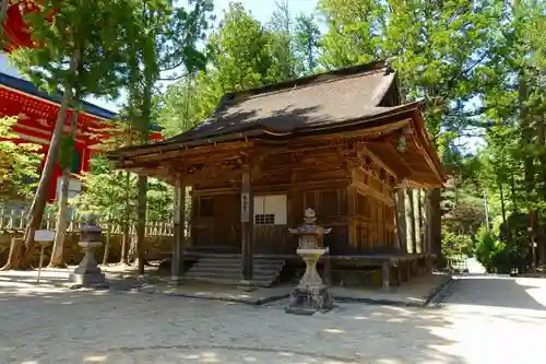 壇上伽藍の本殿・本堂