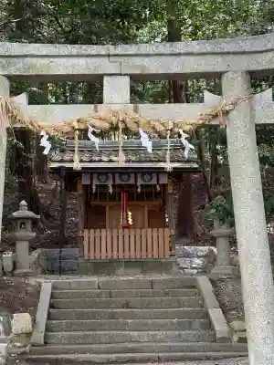 小槻神社の{uncategorized: "未分類", other: "その他", undefined: "問題あり", building: "その他建物", grave: "お墓", sacred_gate: "鳥居", guardian: "狛犬", statue: "像", buddha: "仏像", history: "歴史", nature: "自然", garden: "庭園", animal: "動物", pagoda: "塔", temizu: "手水舎", mountain_gate: "山門・神門", sanctuary: "本殿・本堂", subordinate: "末社・摂社", art: "芸術", scenery: "景色", jizo: "地蔵", ema: "絵馬", goshuin: "御朱印", omikuji: "おみくじ", items: "授与品その他", amulet: "お守り", goshuincho: "御朱印帳", eats: "食事", festival: "お祭り", votive_dance: "神楽", shichigosan: "七五三参", wedding: "結婚式", experience: "体験その他", initially: "初詣", around: "周辺", anti_infection: "感染症対策"}