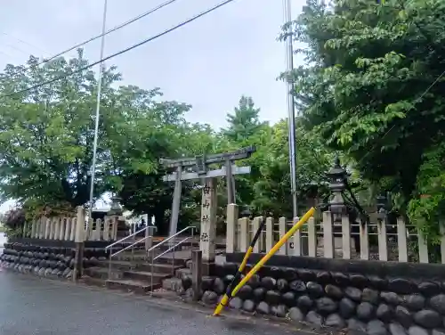 白山神社の{uncategorized: "未分類", other: "その他", undefined: "問題あり", building: "その他建物", grave: "お墓", sacred_gate: "鳥居", guardian: "狛犬", statue: "像", buddha: "仏像", history: "歴史", nature: "自然", garden: "庭園", animal: "動物", pagoda: "塔", temizu: "手水舎", mountain_gate: "山門・神門", sanctuary: "本殿・本堂", subordinate: "末社・摂社", art: "芸術", scenery: "景色", jizo: "地蔵", ema: "絵馬", goshuin: "御朱印", omikuji: "おみくじ", items: "授与品その他", amulet: "お守り", goshuincho: "御朱印帳", eats: "食事", festival: "お祭り", votive_dance: "神楽", shichigosan: "七五三参", wedding: "結婚式", experience: "体験その他", initially: "初詣", around: "周辺", anti_infection: "感染症対策"}