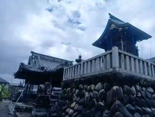 神明神社の{uncategorized: "未分類", other: "その他", undefined: "問題あり", building: "その他建物", grave: "お墓", sacred_gate: "鳥居", guardian: "狛犬", statue: "像", buddha: "仏像", history: "歴史", nature: "自然", garden: "庭園", animal: "動物", pagoda: "塔", temizu: "手水舎", mountain_gate: "山門・神門", sanctuary: "本殿・本堂", subordinate: "末社・摂社", art: "芸術", scenery: "景色", jizo: "地蔵", ema: "絵馬", goshuin: "御朱印", omikuji: "おみくじ", items: "授与品その他", amulet: "お守り", goshuincho: "御朱印帳", eats: "食事", festival: "お祭り", votive_dance: "神楽", shichigosan: "七五三参", wedding: "結婚式", experience: "体験その他", initially: "初詣", around: "周辺", anti_infection: "感染症対策"}