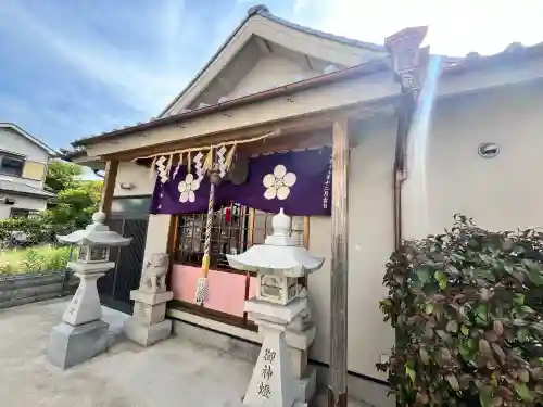 鴉宮神社の{uncategorized: "未分類", other: "その他", undefined: "問題あり", building: "その他建物", grave: "お墓", sacred_gate: "鳥居", guardian: "狛犬", statue: "像", buddha: "仏像", history: "歴史", nature: "自然", garden: "庭園", animal: "動物", pagoda: "塔", temizu: "手水舎", mountain_gate: "山門・神門", sanctuary: "本殿・本堂", subordinate: "末社・摂社", art: "芸術", scenery: "景色", jizo: "地蔵", ema: "絵馬", goshuin: "御朱印", omikuji: "おみくじ", items: "授与品その他", amulet: "お守り", goshuincho: "御朱印帳", eats: "食事", festival: "お祭り", votive_dance: "神楽", shichigosan: "七五三参", wedding: "結婚式", experience: "体験その他", initially: "初詣", around: "周辺", anti_infection: "感染症対策"}