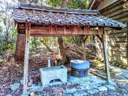 白山社（桧原白山社）の手水舎