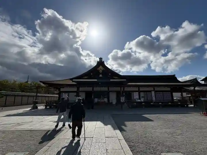 東寺(教王護国寺)の{uncategorized: "未分類", other: "その他", undefined: "問題あり", building: "その他建物", grave: "お墓", sacred_gate: "鳥居", guardian: "狛犬", statue: "像", buddha: "仏像", history: "歴史", nature: "自然", garden: "庭園", animal: "動物", pagoda: "塔", temizu: "手水舎", mountain_gate: "山門・神門", sanctuary: "本殿・本堂", subordinate: "末社・摂社", art: "芸術", scenery: "景色", jizo: "地蔵", ema: "絵馬", goshuin: "御朱印", omikuji: "おみくじ", items: "授与品その他", amulet: "お守り", goshuincho: "御朱印帳", eats: "食事", festival: "お祭り", votive_dance: "神楽", shichigosan: "七五三参", wedding: "結婚式", experience: "体験その他", initially: "初詣", around: "周辺", anti_infection: "感染症対策"}
