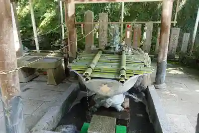 能勢妙見山（真如寺境外仏堂）の手水舎