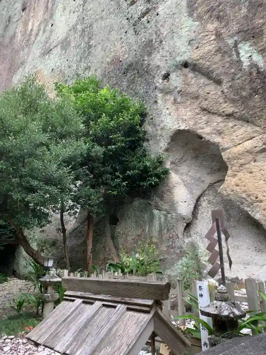 花窟神社の本殿・本堂