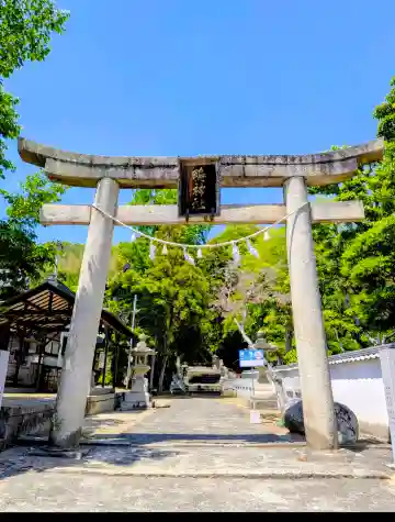 鴨神社の{uncategorized: "未分類", other: "その他", undefined: "問題あり", building: "その他建物", grave: "お墓", sacred_gate: "鳥居", guardian: "狛犬", statue: "像", buddha: "仏像", history: "歴史", nature: "自然", garden: "庭園", animal: "動物", pagoda: "塔", temizu: "手水舎", mountain_gate: "山門・神門", sanctuary: "本殿・本堂", subordinate: "末社・摂社", art: "芸術", scenery: "景色", jizo: "地蔵", ema: "絵馬", goshuin: "御朱印", omikuji: "おみくじ", items: "授与品その他", amulet: "お守り", goshuincho: "御朱印帳", eats: "食事", festival: "お祭り", votive_dance: "神楽", shichigosan: "七五三参", wedding: "結婚式", experience: "体験その他", initially: "初詣", around: "周辺", anti_infection: "感染症対策"}