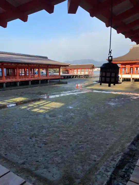 厳島神社の{uncategorized: "未分類", other: "その他", undefined: "問題あり", building: "その他建物", grave: "お墓", sacred_gate: "鳥居", guardian: "狛犬", statue: "像", buddha: "仏像", history: "歴史", nature: "自然", garden: "庭園", animal: "動物", pagoda: "塔", temizu: "手水舎", mountain_gate: "山門・神門", sanctuary: "本殿・本堂", subordinate: "末社・摂社", art: "芸術", scenery: "景色", jizo: "地蔵", ema: "絵馬", goshuin: "御朱印", omikuji: "おみくじ", items: "授与品その他", amulet: "お守り", goshuincho: "御朱印帳", eats: "食事", festival: "お祭り", votive_dance: "神楽", shichigosan: "七五三参", wedding: "結婚式", experience: "体験その他", initially: "初詣", around: "周辺", anti_infection: "感染症対策"}