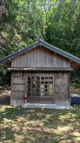 黒木神社の{uncategorized: "未分類", other: "その他", undefined: "問題あり", building: "その他建物", grave: "お墓", sacred_gate: "鳥居", guardian: "狛犬", statue: "像", buddha: "仏像", history: "歴史", nature: "自然", garden: "庭園", animal: "動物", pagoda: "塔", temizu: "手水舎", mountain_gate: "山門・神門", sanctuary: "本殿・本堂", subordinate: "末社・摂社", art: "芸術", scenery: "景色", jizo: "地蔵", ema: "絵馬", goshuin: "御朱印", omikuji: "おみくじ", items: "授与品その他", amulet: "お守り", goshuincho: "御朱印帳", eats: "食事", festival: "お祭り", votive_dance: "神楽", shichigosan: "七五三参", wedding: "結婚式", experience: "体験その他", initially: "初詣", around: "周辺", anti_infection: "感染症対策"}