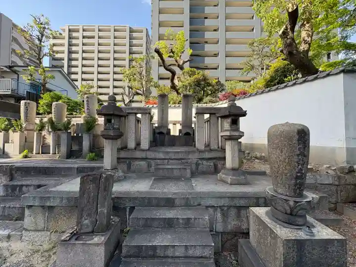 専念寺の{uncategorized: "未分類", other: "その他", undefined: "問題あり", building: "その他建物", grave: "お墓", sacred_gate: "鳥居", guardian: "狛犬", statue: "像", buddha: "仏像", history: "歴史", nature: "自然", garden: "庭園", animal: "動物", pagoda: "塔", temizu: "手水舎", mountain_gate: "山門・神門", sanctuary: "本殿・本堂", subordinate: "末社・摂社", art: "芸術", scenery: "景色", jizo: "地蔵", ema: "絵馬", goshuin: "御朱印", omikuji: "おみくじ", items: "授与品その他", amulet: "お守り", goshuincho: "御朱印帳", eats: "食事", festival: "お祭り", votive_dance: "神楽", shichigosan: "七五三参", wedding: "結婚式", experience: "体験その他", initially: "初詣", around: "周辺", anti_infection: "感染症対策"}