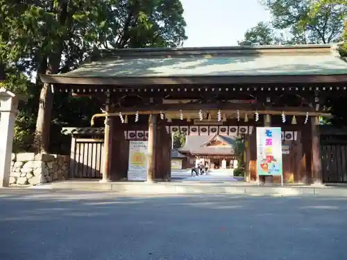 砥鹿神社（里宮）の山門・神門