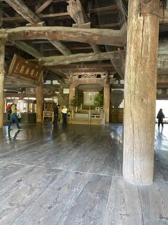 厳島神社の{uncategorized: "未分類", other: "その他", undefined: "問題あり", building: "その他建物", grave: "お墓", sacred_gate: "鳥居", guardian: "狛犬", statue: "像", buddha: "仏像", history: "歴史", nature: "自然", garden: "庭園", animal: "動物", pagoda: "塔", temizu: "手水舎", mountain_gate: "山門・神門", sanctuary: "本殿・本堂", subordinate: "末社・摂社", art: "芸術", scenery: "景色", jizo: "地蔵", ema: "絵馬", goshuin: "御朱印", omikuji: "おみくじ", items: "授与品その他", amulet: "お守り", goshuincho: "御朱印帳", eats: "食事", festival: "お祭り", votive_dance: "神楽", shichigosan: "七五三参", wedding: "結婚式", experience: "体験その他", initially: "初詣", around: "周辺", anti_infection: "感染症対策"}