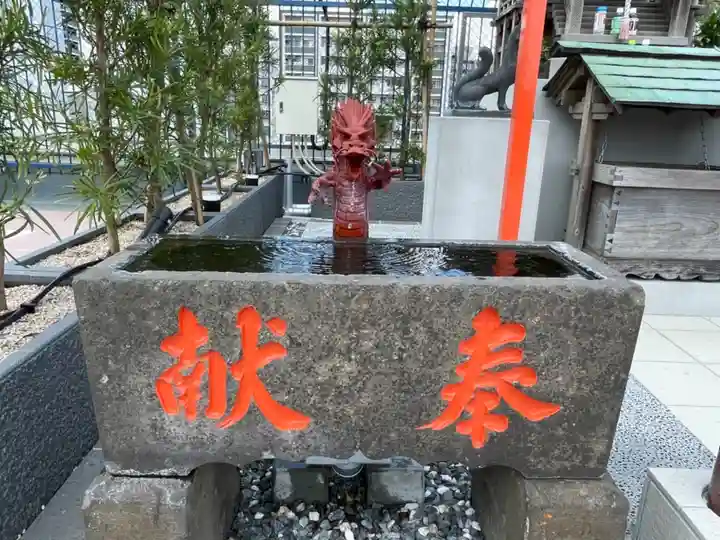 民部稲荷神社(丸広百貨店屋上)の手水舎