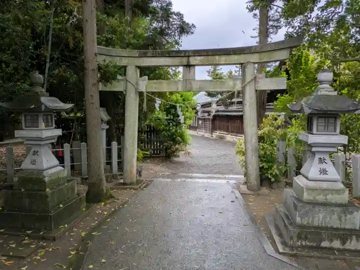 九帝王宮 萱野神社の{uncategorized: "未分類", other: "その他", undefined: "問題あり", building: "その他建物", grave: "お墓", sacred_gate: "鳥居", guardian: "狛犬", statue: "像", buddha: "仏像", history: "歴史", nature: "自然", garden: "庭園", animal: "動物", pagoda: "塔", temizu: "手水舎", mountain_gate: "山門・神門", sanctuary: "本殿・本堂", subordinate: "末社・摂社", art: "芸術", scenery: "景色", jizo: "地蔵", ema: "絵馬", goshuin: "御朱印", omikuji: "おみくじ", items: "授与品その他", amulet: "お守り", goshuincho: "御朱印帳", eats: "食事", festival: "お祭り", votive_dance: "神楽", shichigosan: "七五三参", wedding: "結婚式", experience: "体験その他", initially: "初詣", around: "周辺", anti_infection: "感染症対策"}