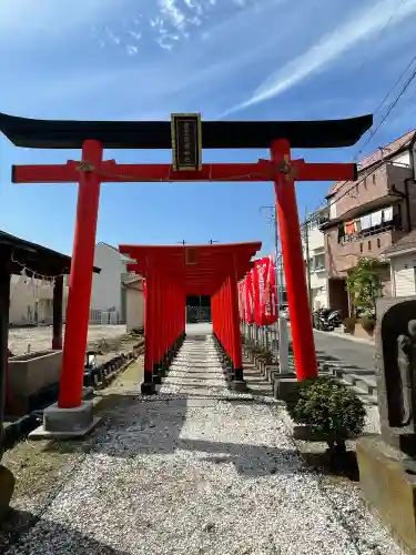 道念稲荷神社の{uncategorized: "未分類", other: "その他", undefined: "問題あり", building: "その他建物", grave: "お墓", sacred_gate: "鳥居", guardian: "狛犬", statue: "像", buddha: "仏像", history: "歴史", nature: "自然", garden: "庭園", animal: "動物", pagoda: "塔", temizu: "手水舎", mountain_gate: "山門・神門", sanctuary: "本殿・本堂", subordinate: "末社・摂社", art: "芸術", scenery: "景色", jizo: "地蔵", ema: "絵馬", goshuin: "御朱印", omikuji: "おみくじ", items: "授与品その他", amulet: "お守り", goshuincho: "御朱印帳", eats: "食事", festival: "お祭り", votive_dance: "神楽", shichigosan: "七五三参", wedding: "結婚式", experience: "体験その他", initially: "初詣", around: "周辺", anti_infection: "感染症対策"}
