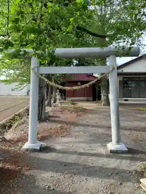 羽牛田町高龗神社の{uncategorized: "未分類", other: "その他", undefined: "問題あり", building: "その他建物", grave: "お墓", sacred_gate: "鳥居", guardian: "狛犬", statue: "像", buddha: "仏像", history: "歴史", nature: "自然", garden: "庭園", animal: "動物", pagoda: "塔", temizu: "手水舎", mountain_gate: "山門・神門", sanctuary: "本殿・本堂", subordinate: "末社・摂社", art: "芸術", scenery: "景色", jizo: "地蔵", ema: "絵馬", goshuin: "御朱印", omikuji: "おみくじ", items: "授与品その他", amulet: "お守り", goshuincho: "御朱印帳", eats: "食事", festival: "お祭り", votive_dance: "神楽", shichigosan: "七五三参", wedding: "結婚式", experience: "体験その他", initially: "初詣", around: "周辺", anti_infection: "感染症対策"}