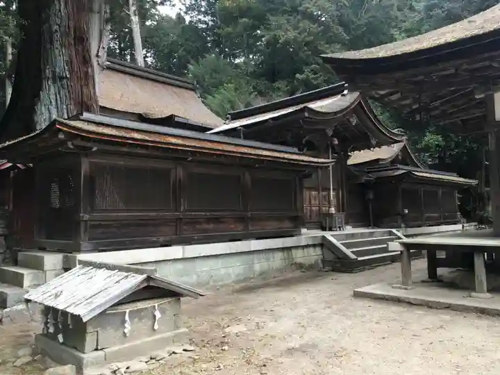 油日神社の本殿・本堂