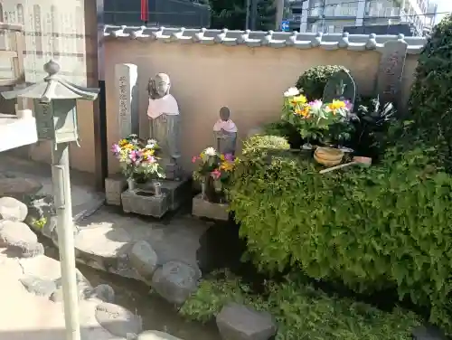 神楽坂安養寺の{uncategorized: "未分類", other: "その他", undefined: "問題あり", building: "その他建物", grave: "お墓", sacred_gate: "鳥居", guardian: "狛犬", statue: "像", buddha: "仏像", history: "歴史", nature: "自然", garden: "庭園", animal: "動物", pagoda: "塔", temizu: "手水舎", mountain_gate: "山門・神門", sanctuary: "本殿・本堂", subordinate: "末社・摂社", art: "芸術", scenery: "景色", jizo: "地蔵", ema: "絵馬", goshuin: "御朱印", omikuji: "おみくじ", items: "授与品その他", amulet: "お守り", goshuincho: "御朱印帳", eats: "食事", festival: "お祭り", votive_dance: "神楽", shichigosan: "七五三参", wedding: "結婚式", experience: "体験その他", initially: "初詣", around: "周辺", anti_infection: "感染症対策"}