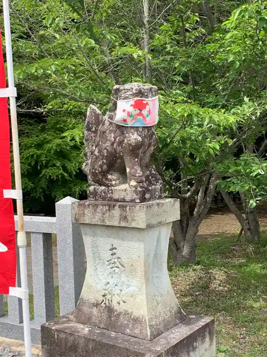 鍬渓神社の狛犬