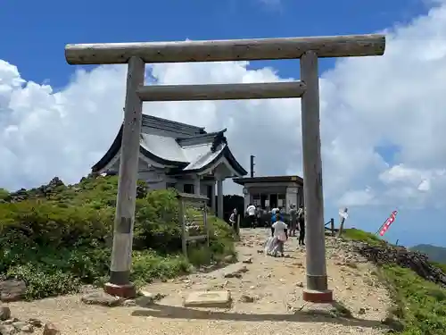 刈田嶺神社(奥宮)の鳥居