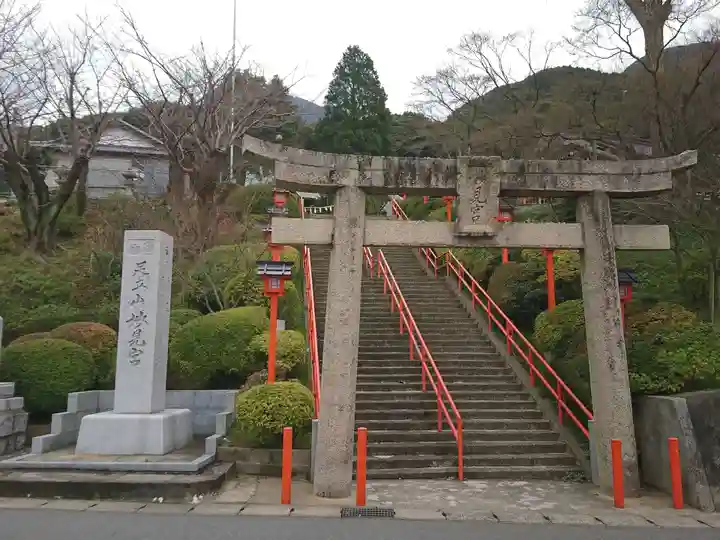 足立山妙見宮(御祖神社)の鳥居
