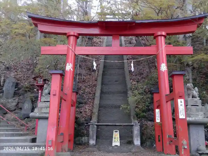 鼻顔稲荷神社の{uncategorized: "未分類", other: "その他", undefined: "問題あり", building: "その他建物", grave: "お墓", sacred_gate: "鳥居", guardian: "狛犬", statue: "像", buddha: "仏像", history: "歴史", nature: "自然", garden: "庭園", animal: "動物", pagoda: "塔", temizu: "手水舎", mountain_gate: "山門・神門", sanctuary: "本殿・本堂", subordinate: "末社・摂社", art: "芸術", scenery: "景色", jizo: "地蔵", ema: "絵馬", goshuin: "御朱印", omikuji: "おみくじ", items: "授与品その他", amulet: "お守り", goshuincho: "御朱印帳", eats: "食事", festival: "お祭り", votive_dance: "神楽", shichigosan: "七五三参", wedding: "結婚式", experience: "体験その他", initially: "初詣", around: "周辺", anti_infection: "感染症対策"}