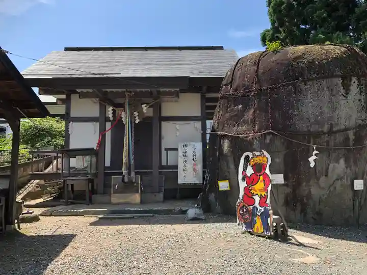 三ツ石神社(岩手県)