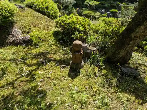 吸湖山　青岸寺の地蔵