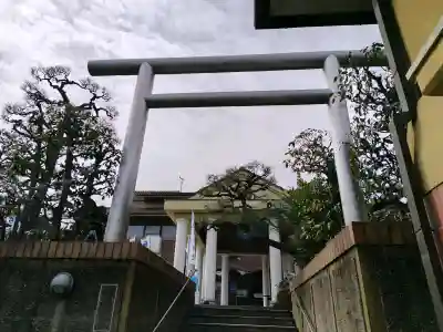 飛行神社の{uncategorized: "未分類", other: "その他", undefined: "問題あり", building: "その他建物", grave: "お墓", sacred_gate: "鳥居", guardian: "狛犬", statue: "像", buddha: "仏像", history: "歴史", nature: "自然", garden: "庭園", animal: "動物", pagoda: "塔", temizu: "手水舎", mountain_gate: "山門・神門", sanctuary: "本殿・本堂", subordinate: "末社・摂社", art: "芸術", scenery: "景色", jizo: "地蔵", ema: "絵馬", goshuin: "御朱印", omikuji: "おみくじ", items: "授与品その他", amulet: "お守り", goshuincho: "御朱印帳", eats: "食事", festival: "お祭り", votive_dance: "神楽", shichigosan: "七五三参", wedding: "結婚式", experience: "体験その他", initially: "初詣", around: "周辺", anti_infection: "感染症対策"}