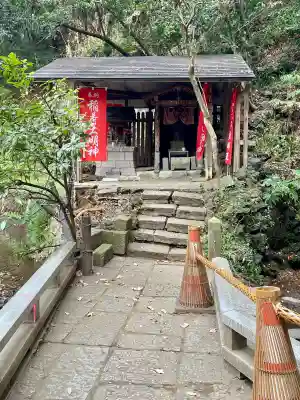 明王院（満願寺別院）の{uncategorized: "未分類", other: "その他", undefined: "問題あり", building: "その他建物", grave: "お墓", sacred_gate: "鳥居", guardian: "狛犬", statue: "像", buddha: "仏像", history: "歴史", nature: "自然", garden: "庭園", animal: "動物", pagoda: "塔", temizu: "手水舎", mountain_gate: "山門・神門", sanctuary: "本殿・本堂", subordinate: "末社・摂社", art: "芸術", scenery: "景色", jizo: "地蔵", ema: "絵馬", goshuin: "御朱印", omikuji: "おみくじ", items: "授与品その他", amulet: "お守り", goshuincho: "御朱印帳", eats: "食事", festival: "お祭り", votive_dance: "神楽", shichigosan: "七五三参", wedding: "結婚式", experience: "体験その他", initially: "初詣", around: "周辺", anti_infection: "感染症対策"}