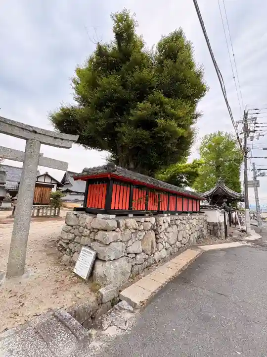 大将軍神社の{uncategorized: "未分類", other: "その他", undefined: "問題あり", building: "その他建物", grave: "お墓", sacred_gate: "鳥居", guardian: "狛犬", statue: "像", buddha: "仏像", history: "歴史", nature: "自然", garden: "庭園", animal: "動物", pagoda: "塔", temizu: "手水舎", mountain_gate: "山門・神門", sanctuary: "本殿・本堂", subordinate: "末社・摂社", art: "芸術", scenery: "景色", jizo: "地蔵", ema: "絵馬", goshuin: "御朱印", omikuji: "おみくじ", items: "授与品その他", amulet: "お守り", goshuincho: "御朱印帳", eats: "食事", festival: "お祭り", votive_dance: "神楽", shichigosan: "七五三参", wedding: "結婚式", experience: "体験その他", initially: "初詣", around: "周辺", anti_infection: "感染症対策"}