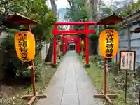 威光稲荷堂の鳥居