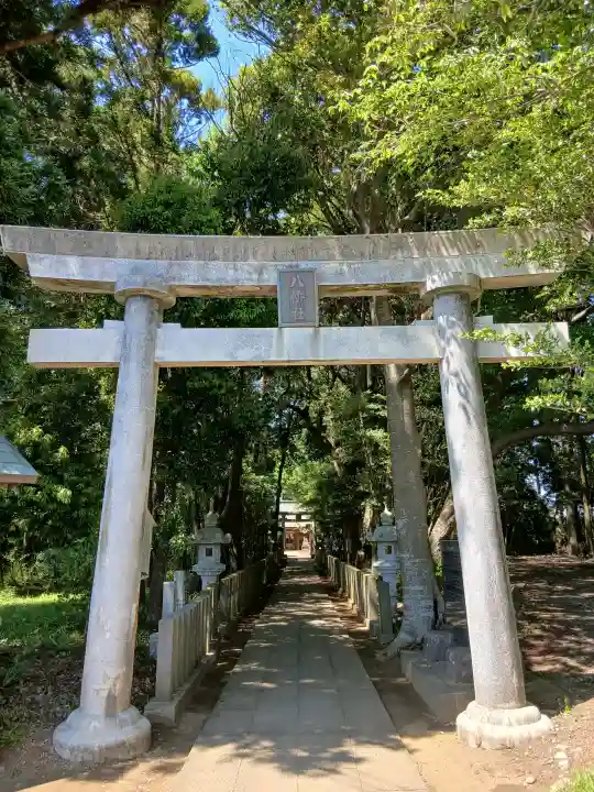八幡社の{uncategorized: "未分類", other: "その他", undefined: "問題あり", building: "その他建物", grave: "お墓", sacred_gate: "鳥居", guardian: "狛犬", statue: "像", buddha: "仏像", history: "歴史", nature: "自然", garden: "庭園", animal: "動物", pagoda: "塔", temizu: "手水舎", mountain_gate: "山門・神門", sanctuary: "本殿・本堂", subordinate: "末社・摂社", art: "芸術", scenery: "景色", jizo: "地蔵", ema: "絵馬", goshuin: "御朱印", omikuji: "おみくじ", items: "授与品その他", amulet: "お守り", goshuincho: "御朱印帳", eats: "食事", festival: "お祭り", votive_dance: "神楽", shichigosan: "七五三参", wedding: "結婚式", experience: "体験その他", initially: "初詣", around: "周辺", anti_infection: "感染症対策"}