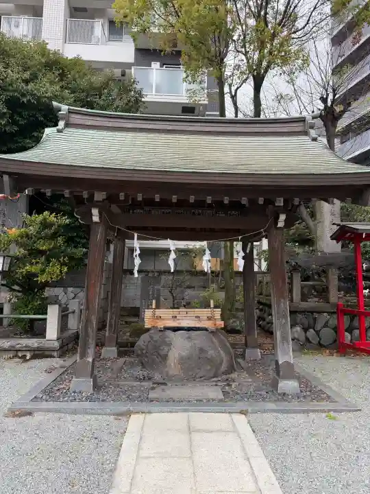東神奈川熊野神社の{uncategorized: "未分類", other: "その他", undefined: "問題あり", building: "その他建物", grave: "お墓", sacred_gate: "鳥居", guardian: "狛犬", statue: "像", buddha: "仏像", history: "歴史", nature: "自然", garden: "庭園", animal: "動物", pagoda: "塔", temizu: "手水舎", mountain_gate: "山門・神門", sanctuary: "本殿・本堂", subordinate: "末社・摂社", art: "芸術", scenery: "景色", jizo: "地蔵", ema: "絵馬", goshuin: "御朱印", omikuji: "おみくじ", items: "授与品その他", amulet: "お守り", goshuincho: "御朱印帳", eats: "食事", festival: "お祭り", votive_dance: "神楽", shichigosan: "七五三参", wedding: "結婚式", experience: "体験その他", initially: "初詣", around: "周辺", anti_infection: "感染症対策"}