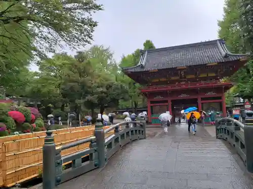 根津神社の山門