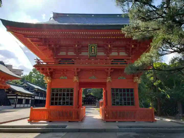 穴八幡宮の山門・神門